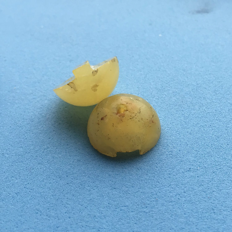 晨虹數控砂線切割機切割的蜜蠟珠子